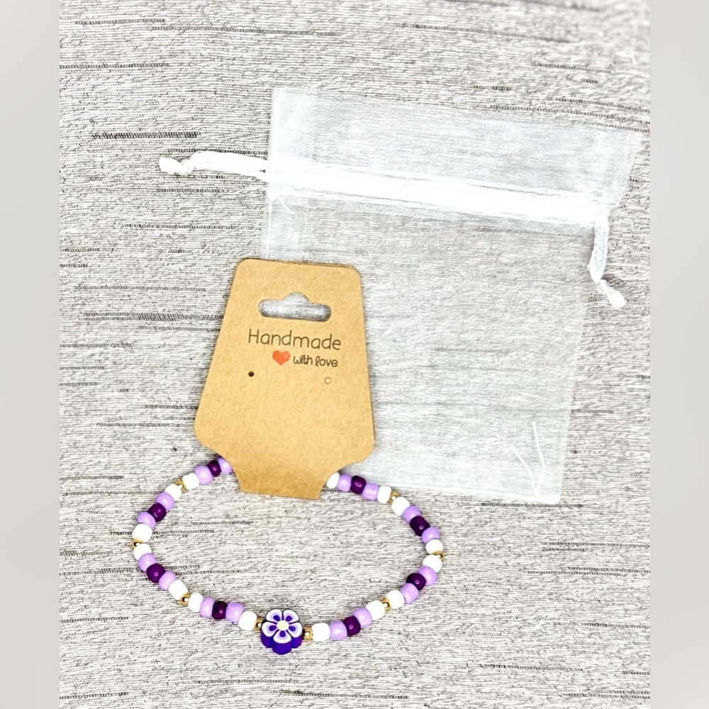 NWT - Handmade Purple & White Flower Beaded Elastic Stretch Bracelet - Aprox 7”